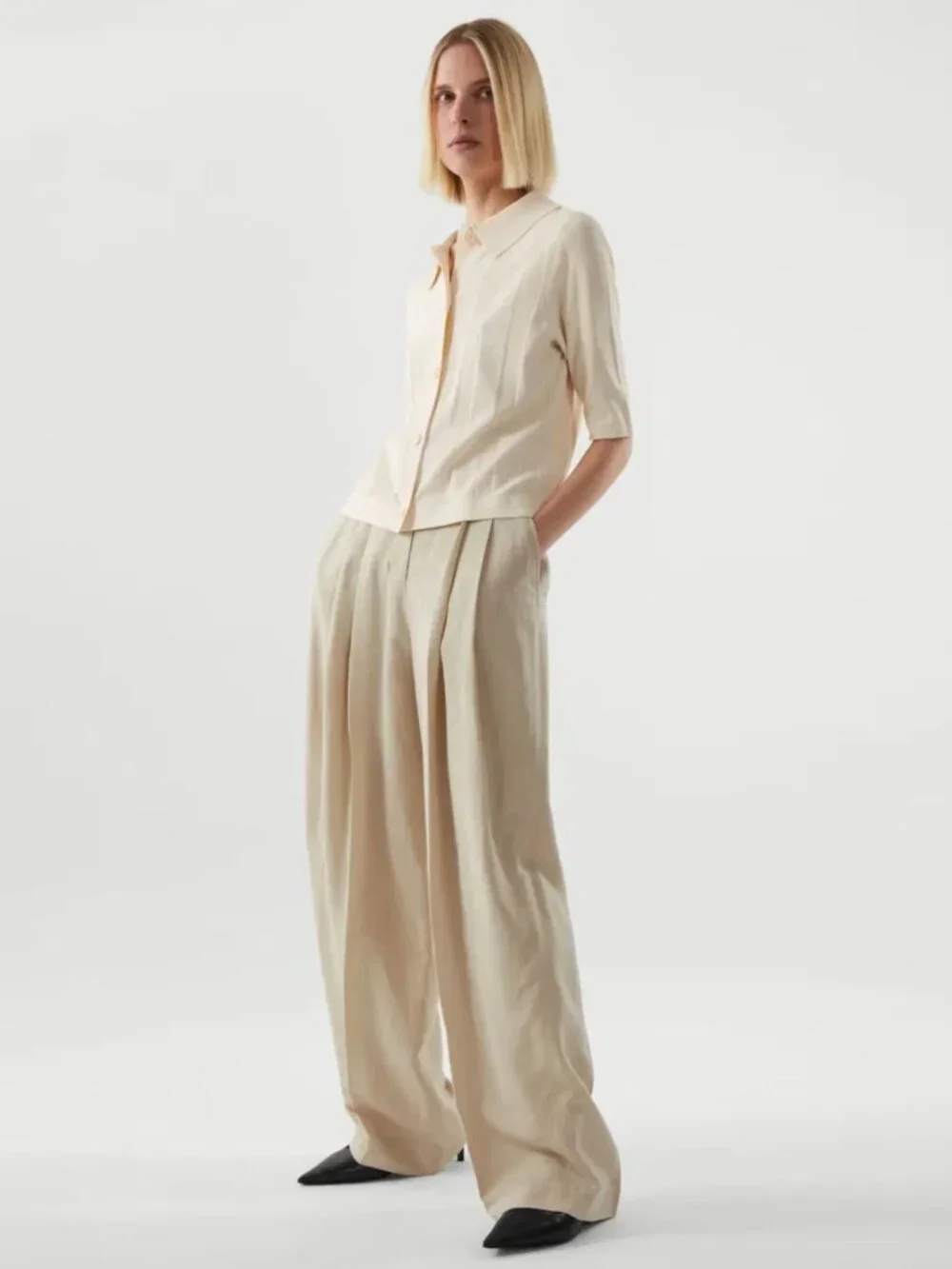 COS Pleated Linen Pants in Beige, size 2 - Picture 2 of 12